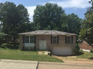 8619 Carriage Way Dr, Saint Louis, MO 63123