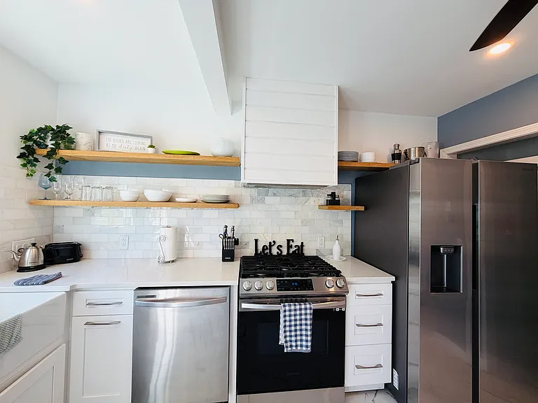 241 Townsend Ave — Photo 11