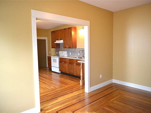 2nd image of 15 Bank St APT 1