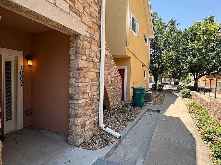 1002 Lucca Dr — Photo 17