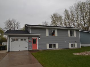 60 Benteen Dr, Bismarck, ND 58504