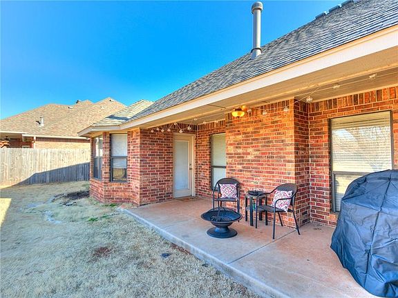 3rd image of 16325 Old Elm Ln