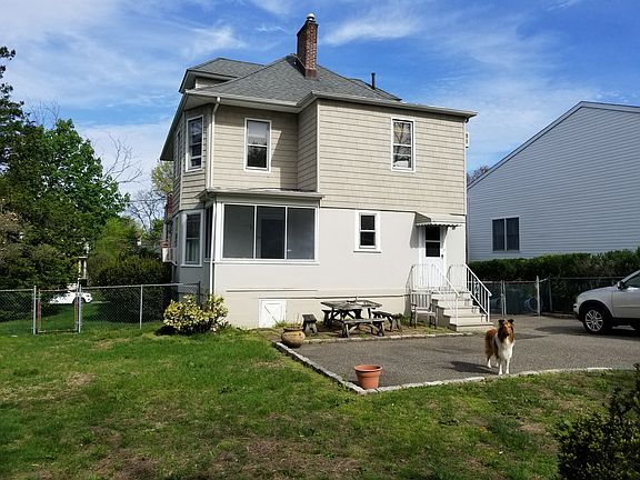 3rd image of 27 Hillcrest Ter