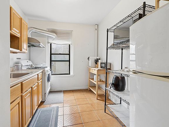 2nd image of 828 Gerard Ave APT 5G