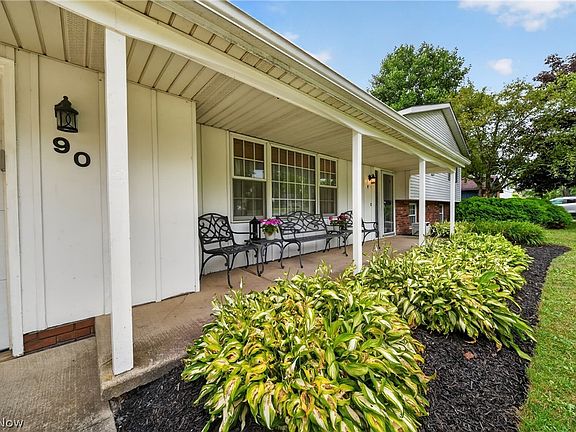4th image of 90 Meadowridge Dr