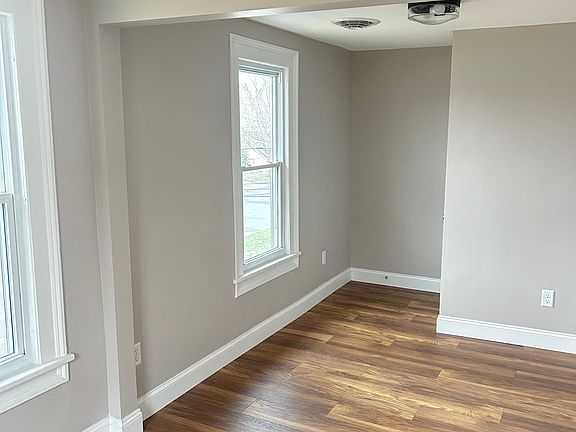 3rd image of 301 Falconer St #2