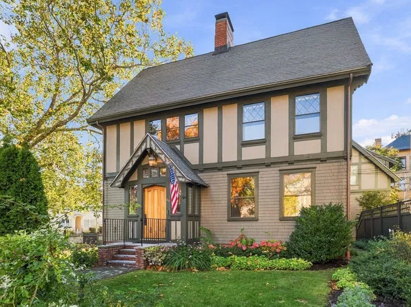 56 Middle St #A, Portsmouth, NH 03801