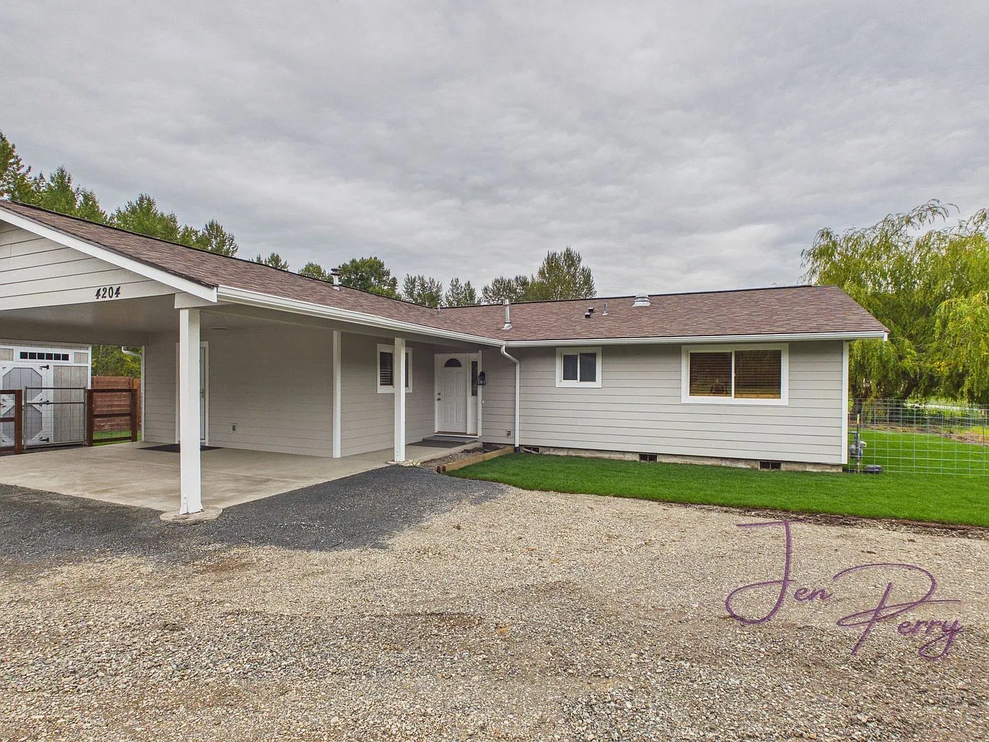 3 Bedroom Home with Fenced Yard For Rent — Photo 1