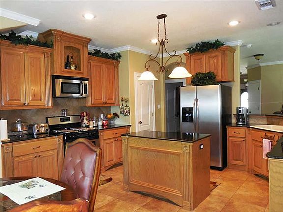 4th image of 107 Corkwood St