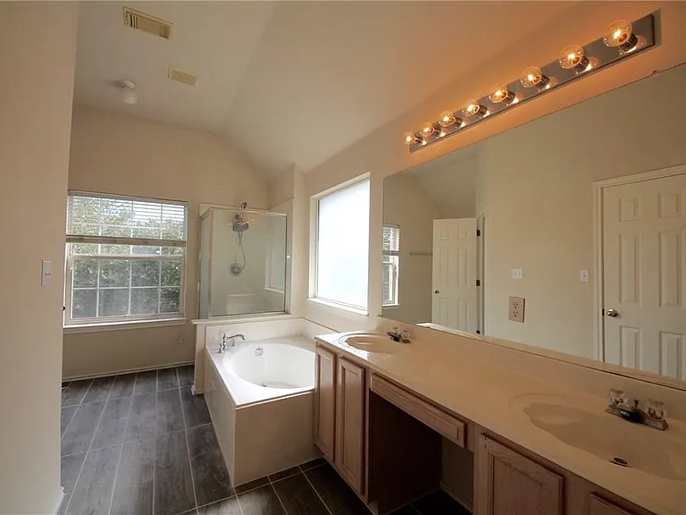 15843 Garrison Cir — Photo 13