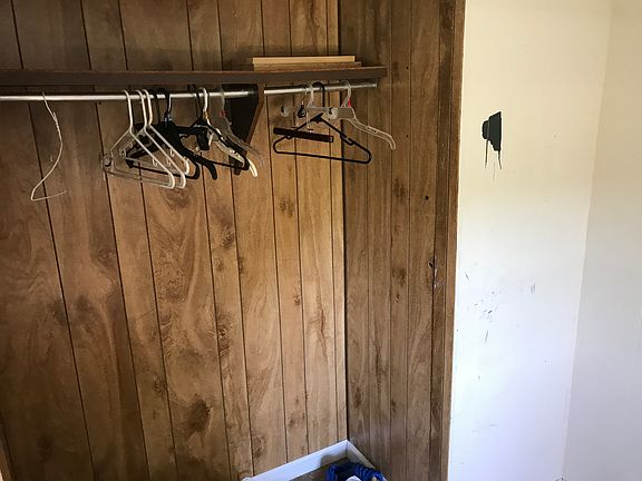 2nd bedroom closet