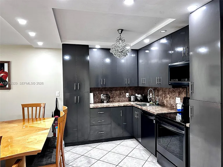 1817 S Ocean Dr #823 — Photo 3