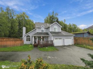 10127 Crest View Ln, Eagle River, AK 99577