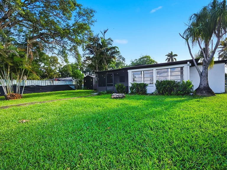3019 N 57th Dr — Photo 42