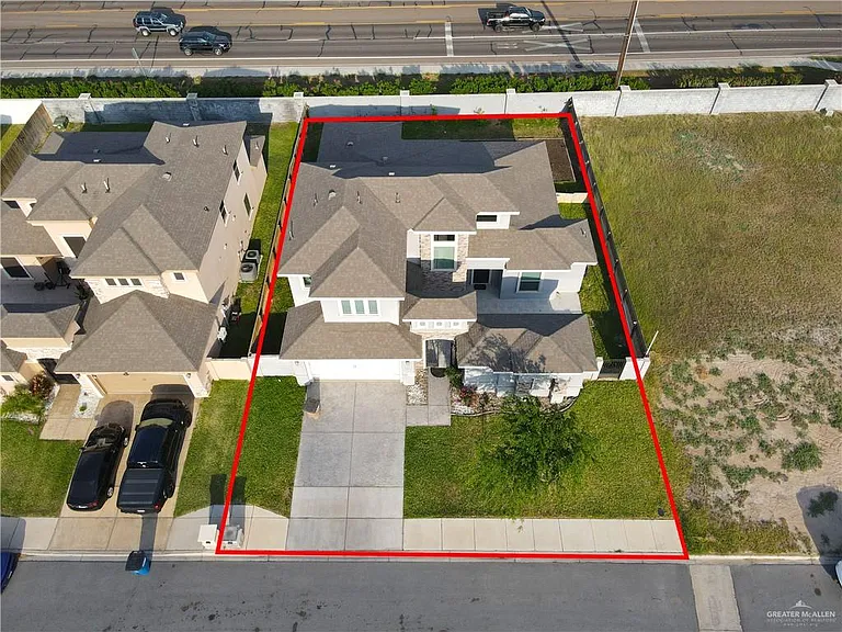 2410 Colvin Ave — Photo 31