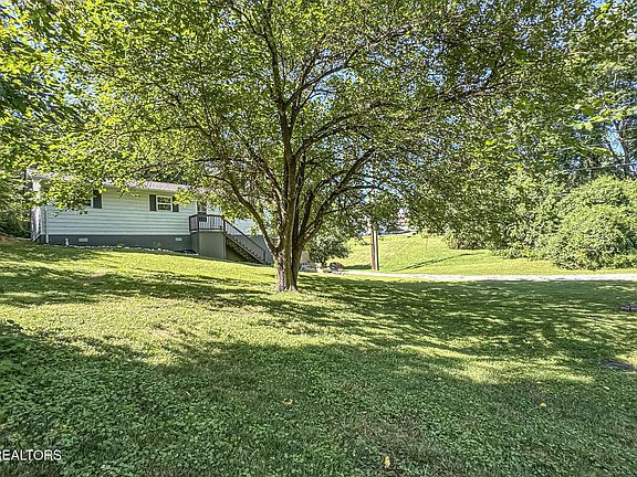 3rd image of 3316 Lay Ave