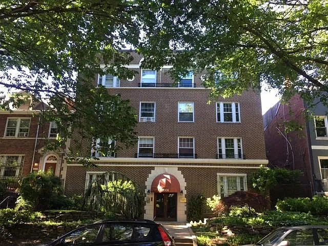 2009 Belmont Rd NW APT 102 photo 1