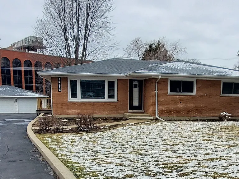 1S526 Nimitz Rd — Photo 1