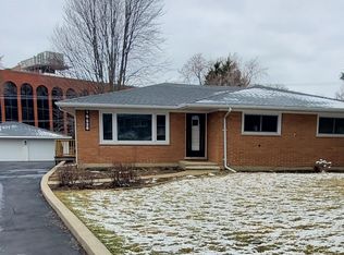 1S526 Nimitz Rd, Oakbrook Terrace, IL 60181