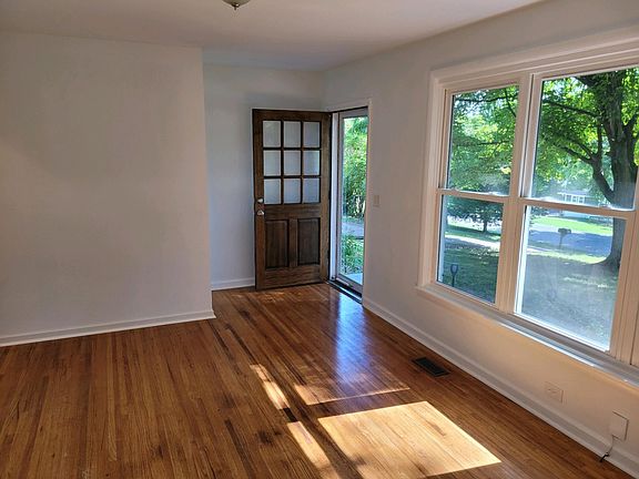 2nd image of 910 Mitchell Rd