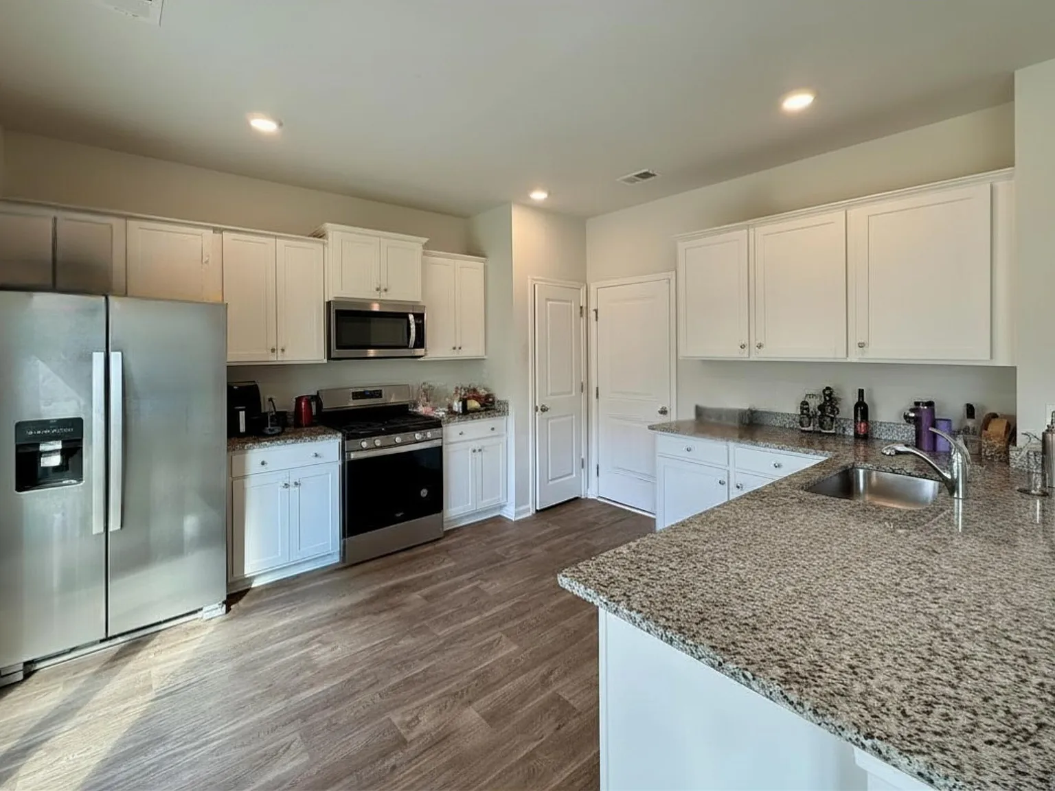 3 bed, 2.5 bath, 1558 sqft, $2,300 — Photo 4