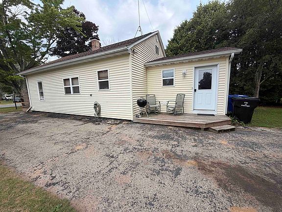 3rd image of 250 Brown Ave