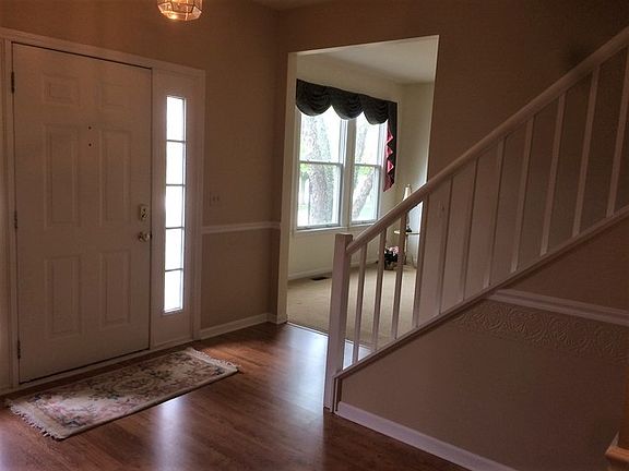 4th image of 1103 Oak Crest Dr
