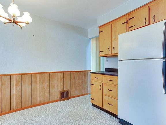 3rd image of 21100 Milan Ave