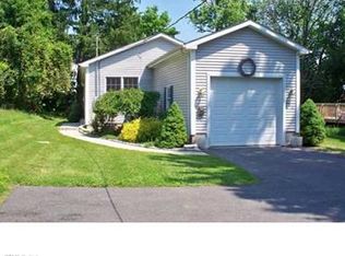 223 Crest St, Wethersfield, CT 06109