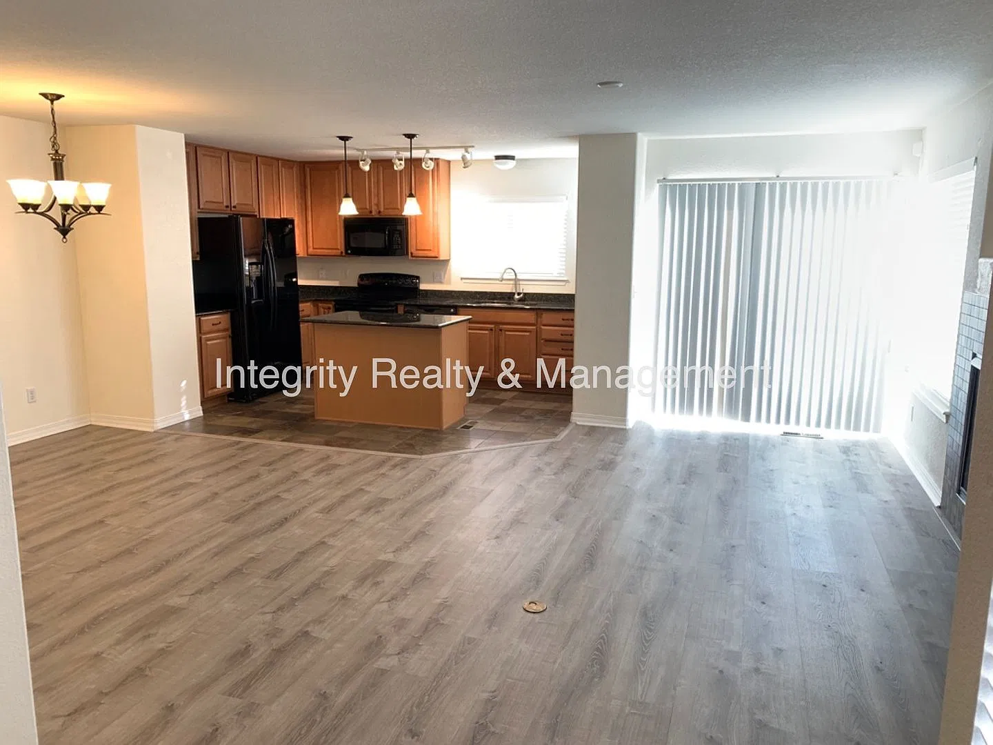 2 Bed/2.5 Bath, 1297 Sqft - 2695 Cutters Cir — Photo 3
