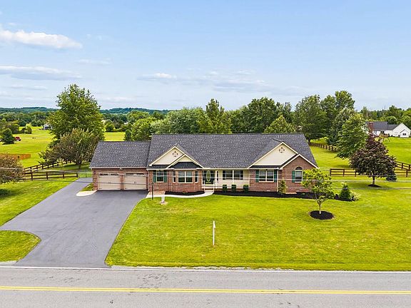 5th image of 2165 Harney Rd