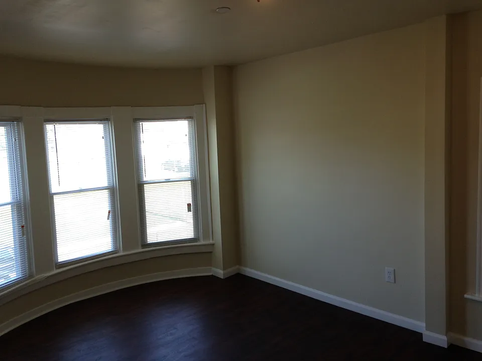 923 N 18th 2B Bedroom Bay_09242017