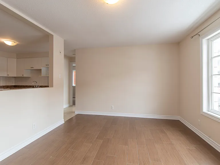 307 Lebreton St S — Photo 17