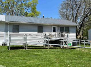 2602 Flint Hills Dr, Burlington, IA 52601