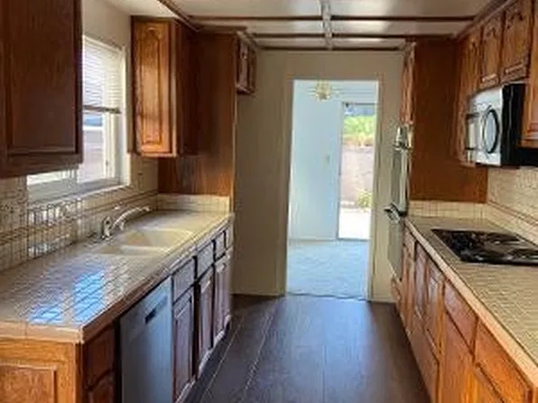 2125 W 235th St, Torrance, CA 90501