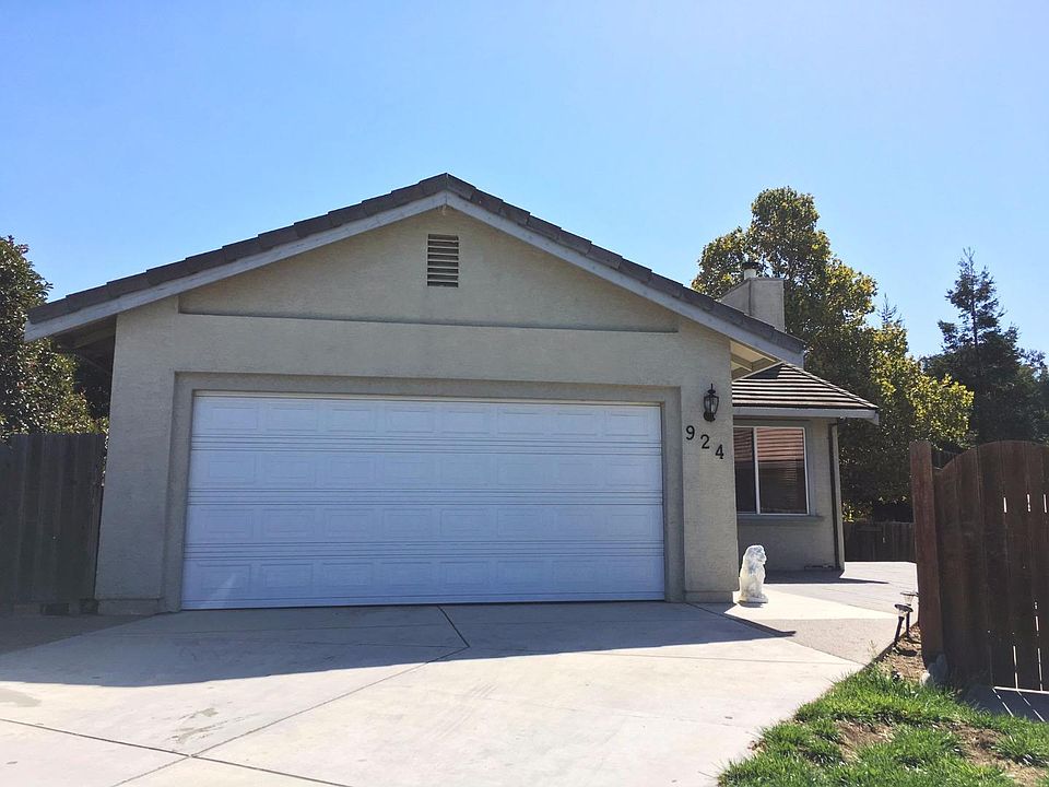 1st image of 924 Valley Oak Dr