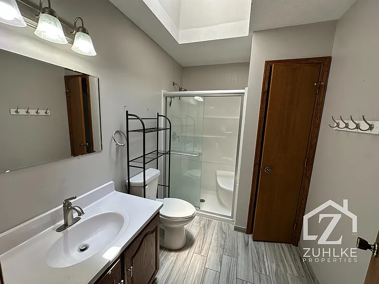 320 N Sunset St — Photo 8