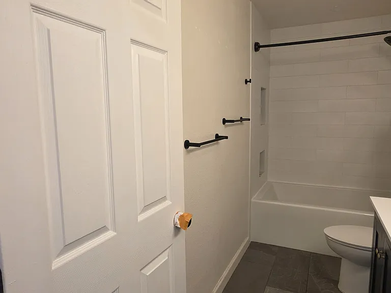 888 Glenn St — Photo 21