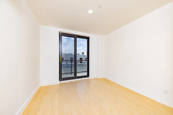 Rented by Oxford Property Group | media 12