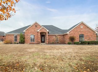 1216 E Alamosa Dr, Terrell, TX 75160