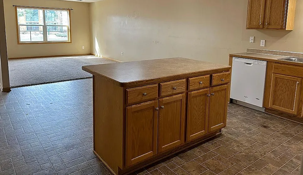 3 bed, 1952 sqft, $2,250 — Photo 4