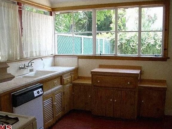 5th image of 12002 Laurel Terrace Dr