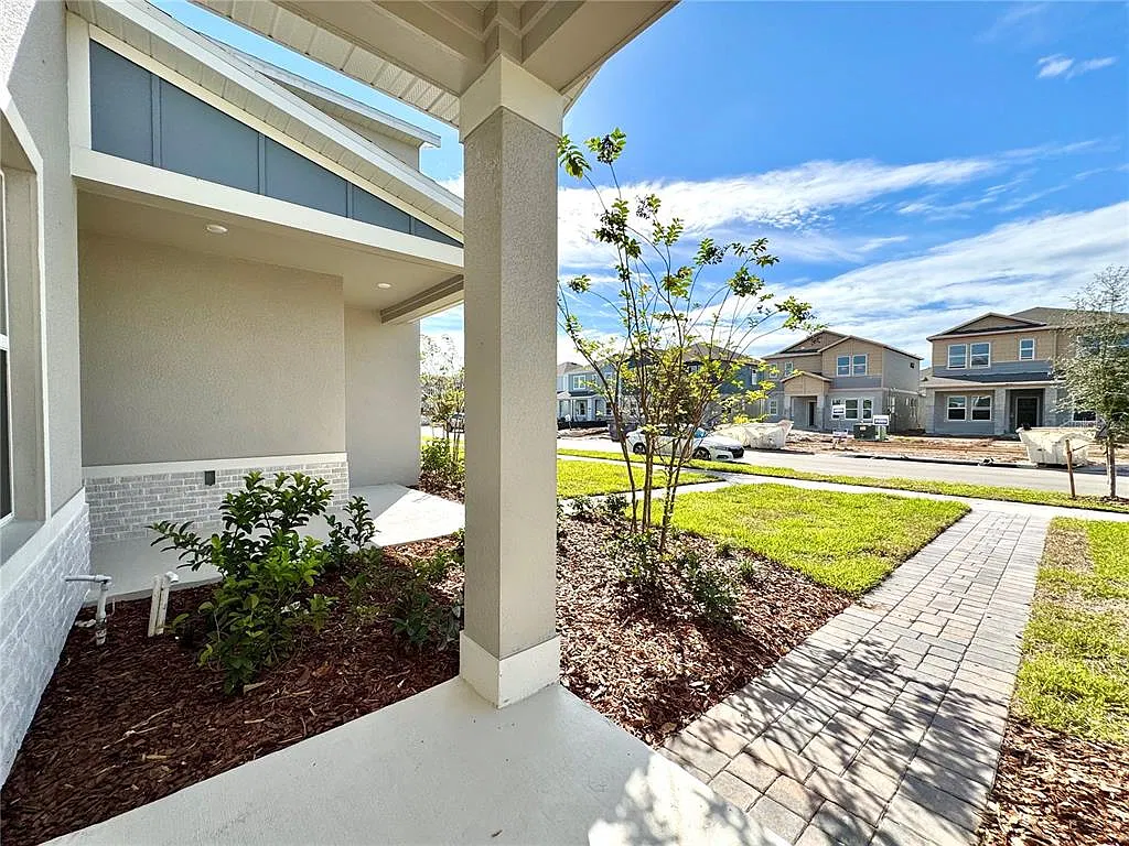 3 bed, 2.5 bath, 1615 sqft, $2,400 — Photo 4
