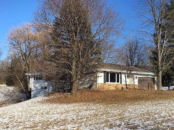 3rd image of S66W25150 Moraine Ct