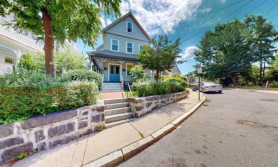 32 Thornton St #2