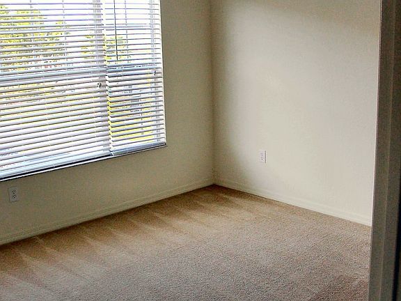 5th image of 2532 Grand Central Pkwy APT 17
