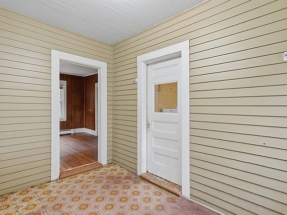 5th image of 104 Bedford Ave