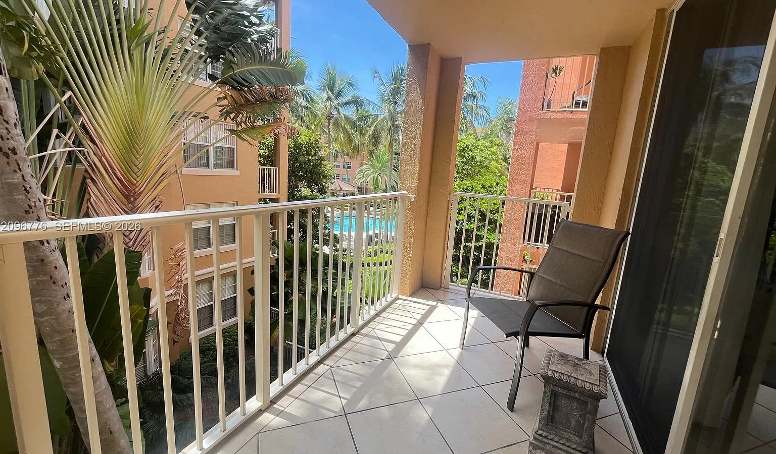 The Yacht Club Aventura — Photo 2