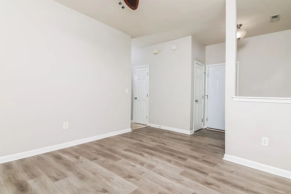 4 bed, 2.5 bath, 2368 sqft, $2,035 — Photo 4