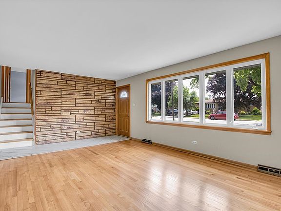 3rd image of 7924 W 74th Pl